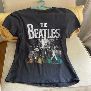 Women Abercrombie Beatles Abby Road Tee Shirt Size XS Dark Gray & Rainbow